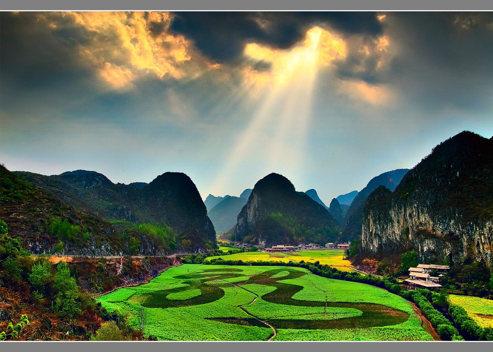 2f2da6a9852d49399bff709eb99d3875