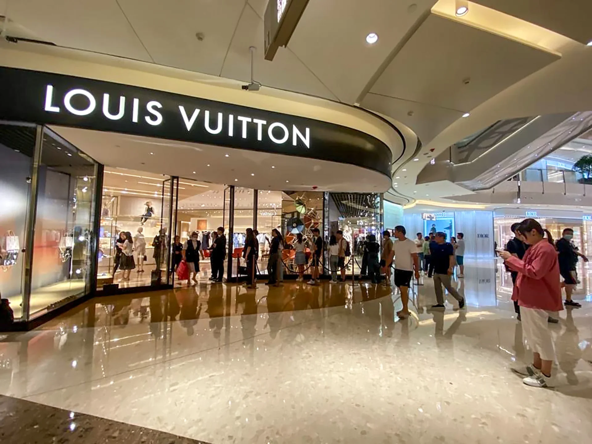 Louis Vuitton shop