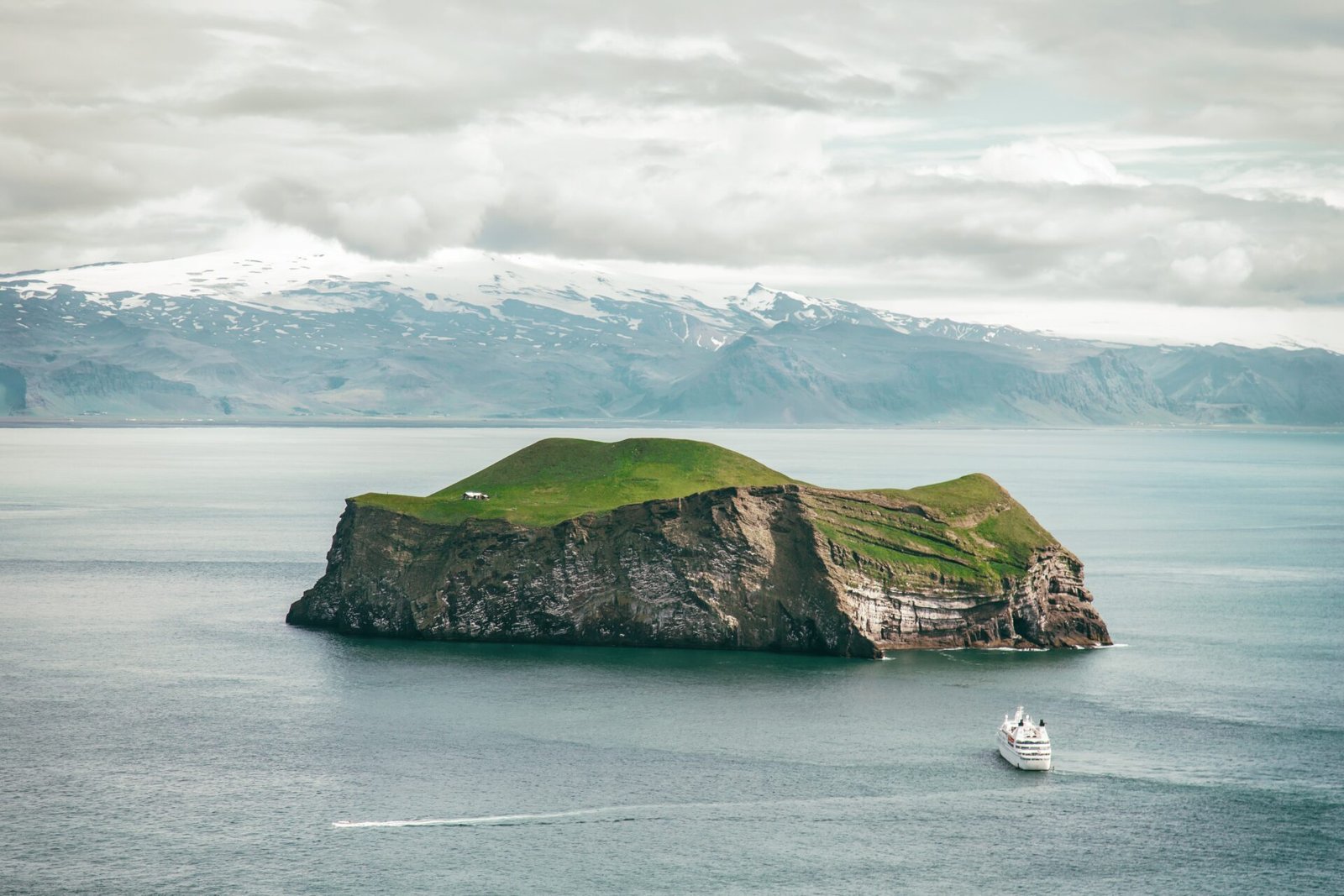 ursula-drake-1OVcNeq6ZHQ-unsplash