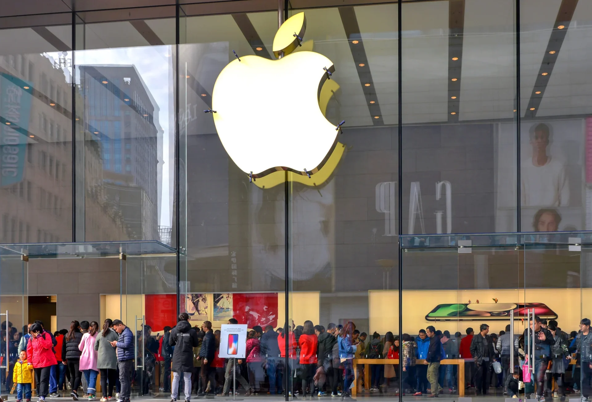 Huge crowds always gather outside Apple stores at iPhone launches. Photo: Shutterstock