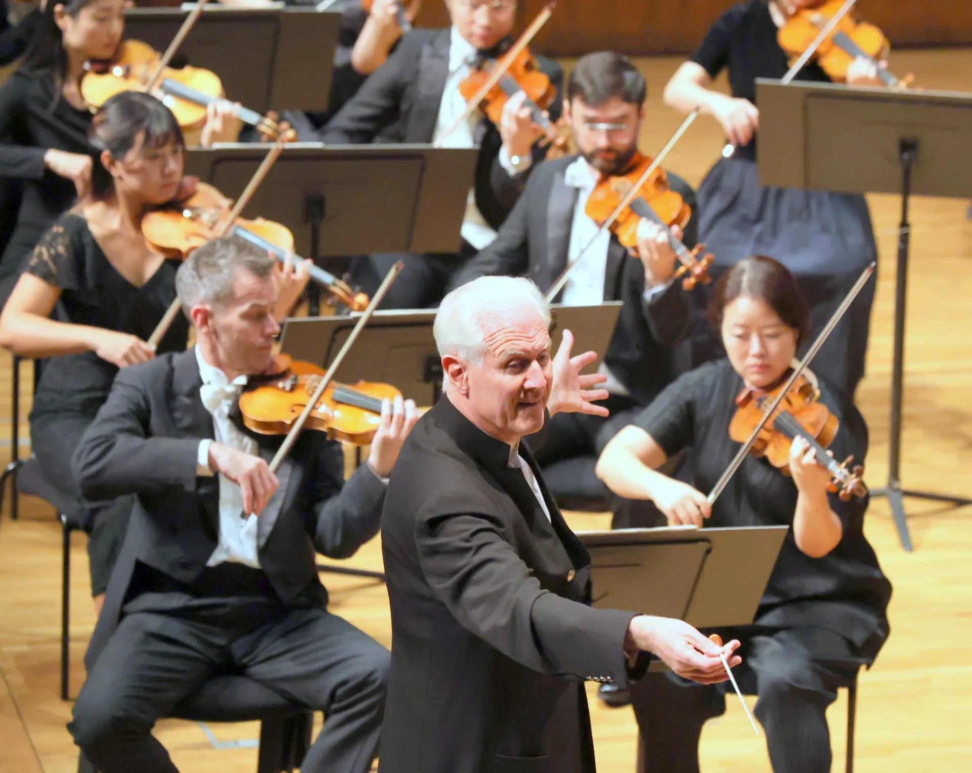 Christoph Poppen conducts the Hong Kong Sinfonietta. Its October 21 programme included symphonies by Mozart and Schubert. The first violins (above) overpowered the second violins in the Mozart. Photo: Hong Kong Sinfonietta