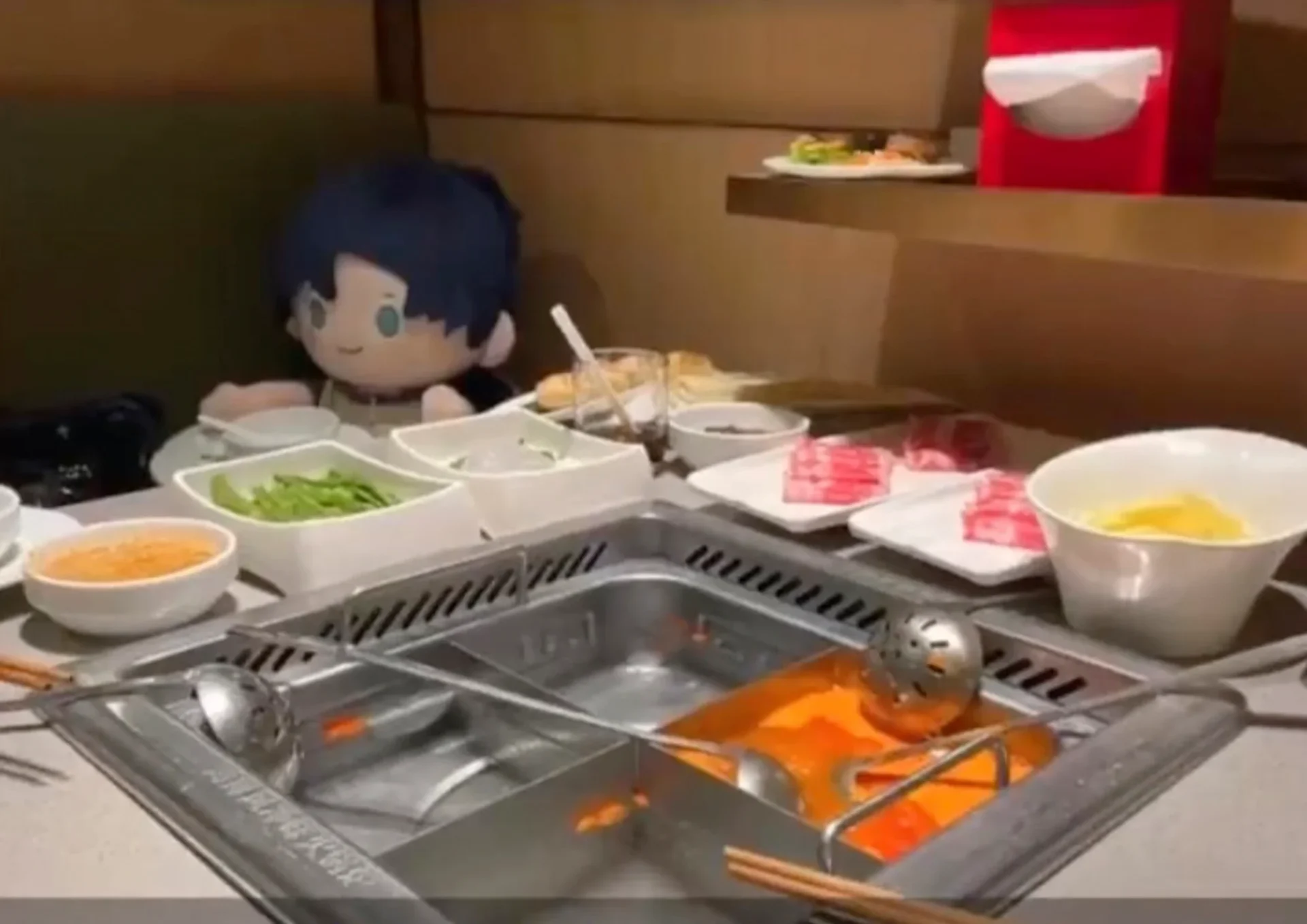 The woman demanded her toy dolls be treated as humans and be given high chairs. Photo: Weibo