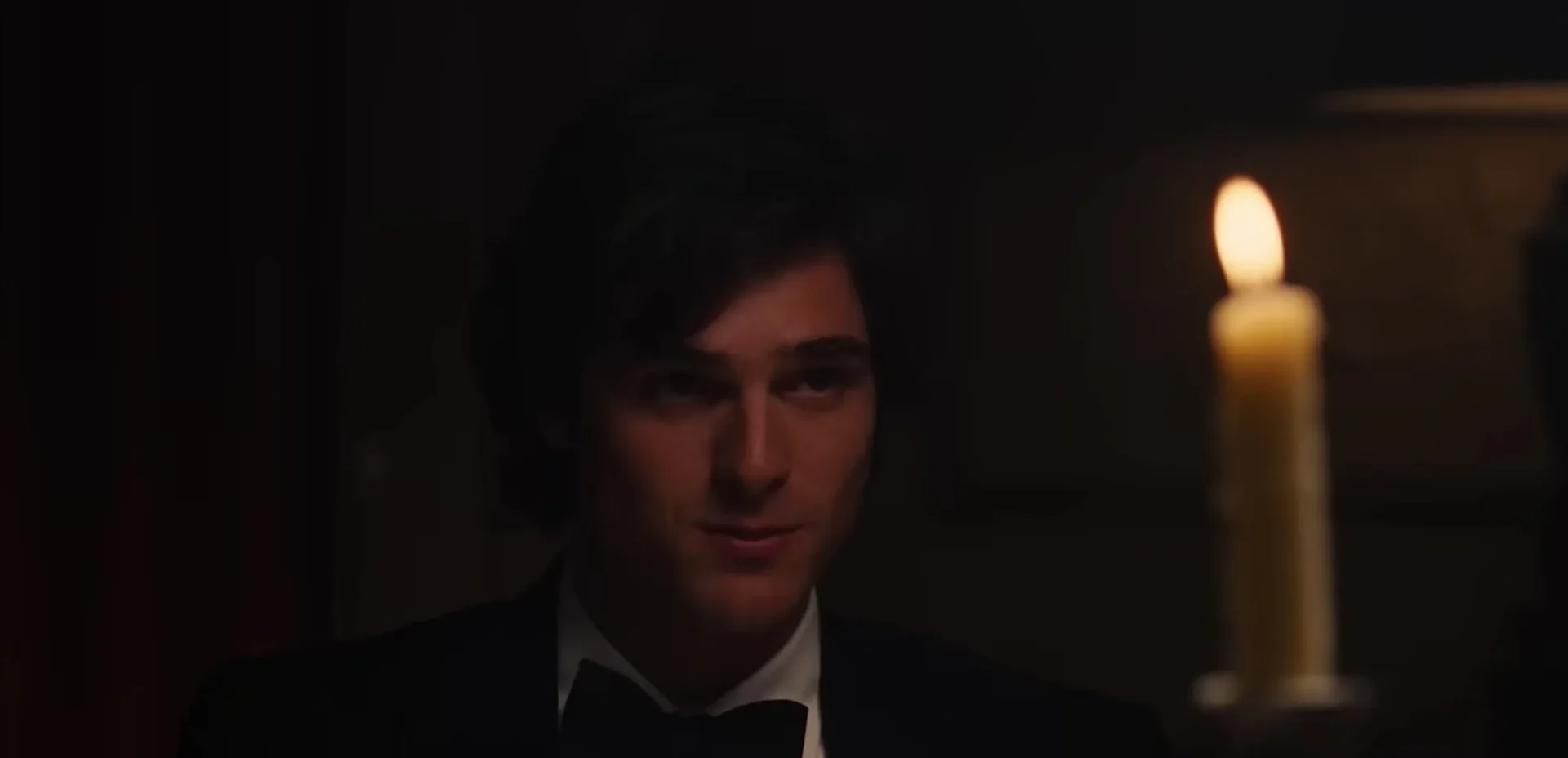 The movie tells the story of shy and socially awkward Oxford University freshman Oliver Quick (Barry Keoghan), who befriends a popular aristocratic student, Felix (Jacob Elordi)