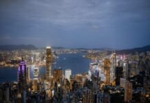 Fed Holds Rates as Hong Kong Keeps Base Rate at 4% Amid Market Slump
