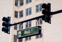 Global Stocks Rally and Oil Tumbles as US-Iran Tensions Ease Amid Ceasefire Hopes