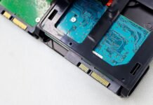 SanDisk's $42 Billion Backlog Fuels Rally as Memory Stock Valuations Draw Scrutiny
