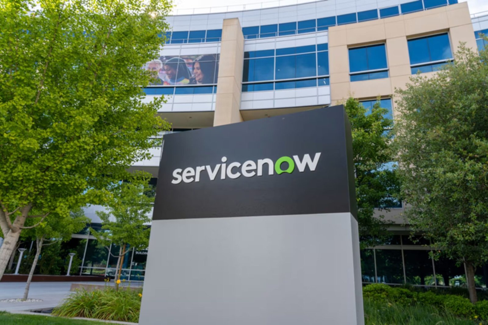 ServiceNow Stock Rallies as AI and Workflow Automation Fuel Investor Optimism