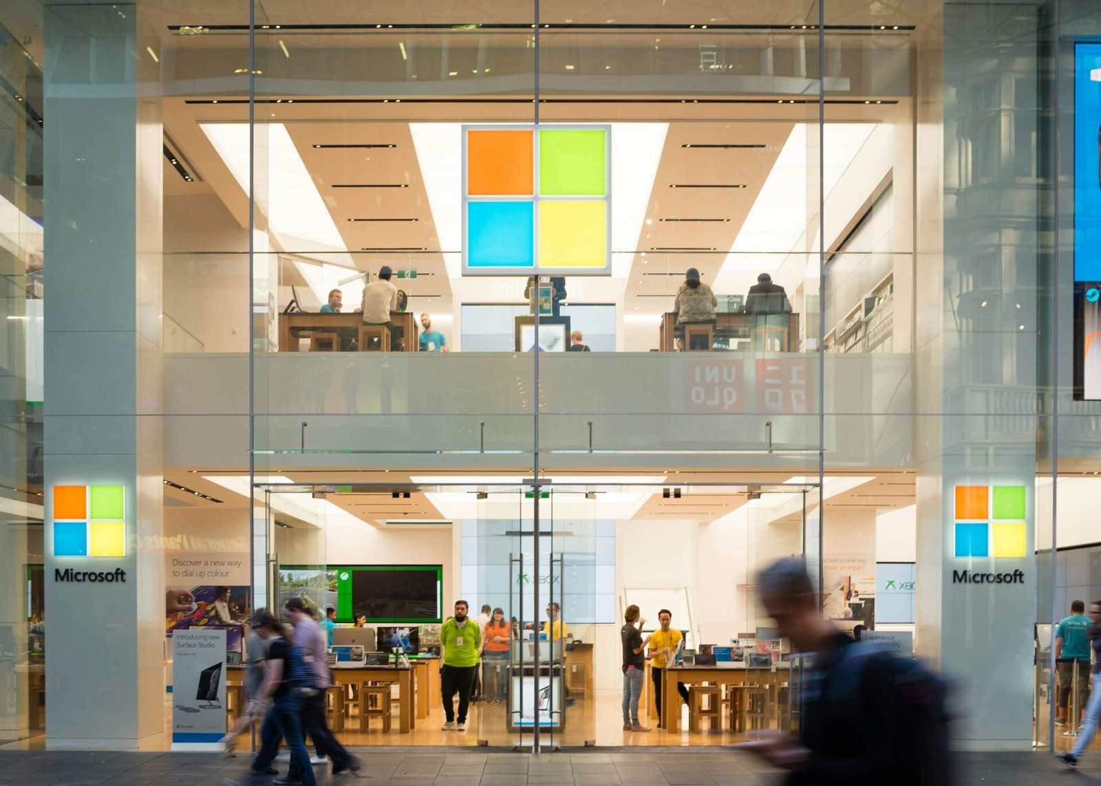 US Stock Futures Climb as Microsoft Surges on Strong Earnings After Fed Selloff