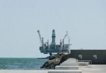 Brent Crude Tops $90 as US-Iran Ceasefire Expires, Trump Threatens Oman