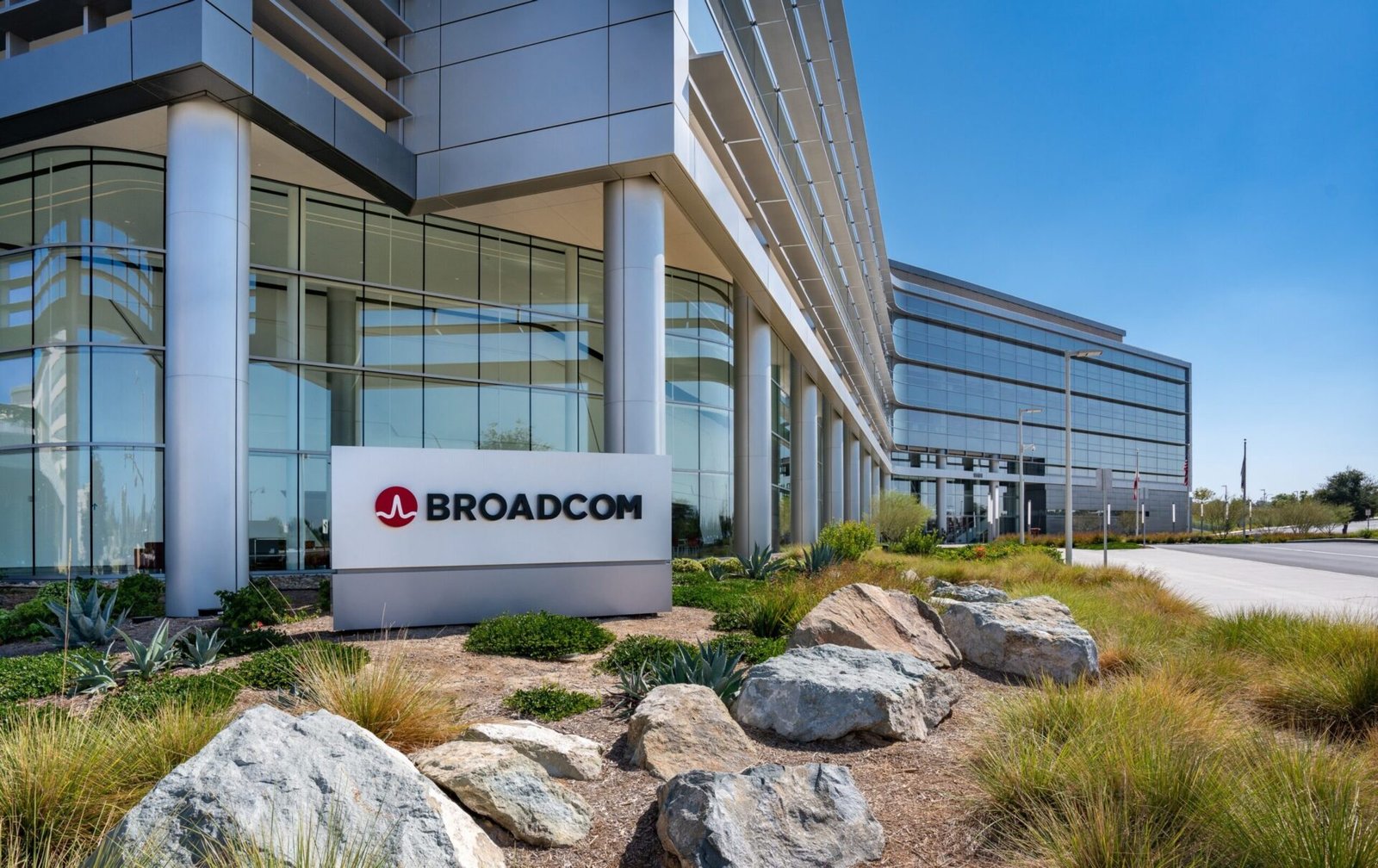 Broadcom Surges on AI Chip Momentum as Analysts Eye Long-Term Upside