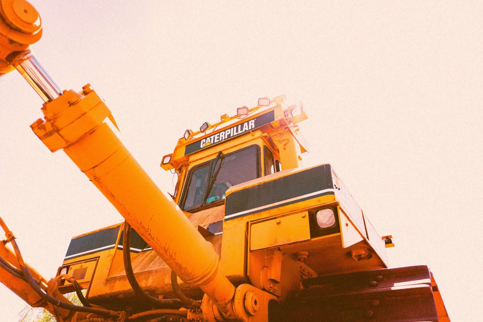 Caterpillar Shares Surge on Record Revenue Driven by Data Center Demand