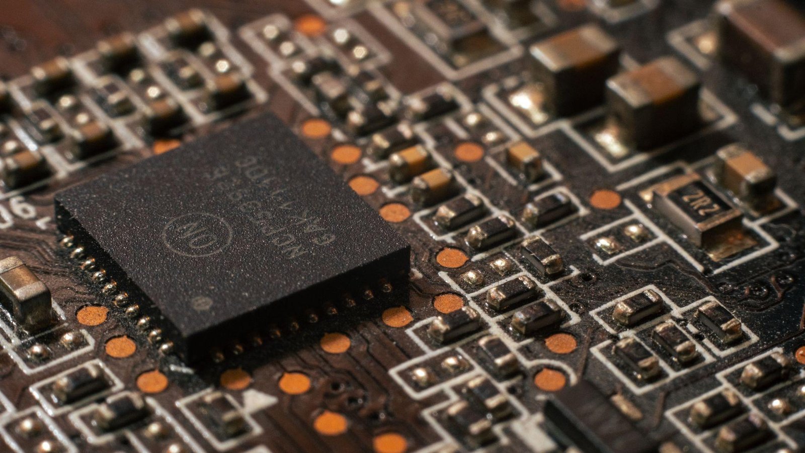 Marvell Shares Fall 8% as AI Outlook Disappoints Despite 37% Revenue Jump