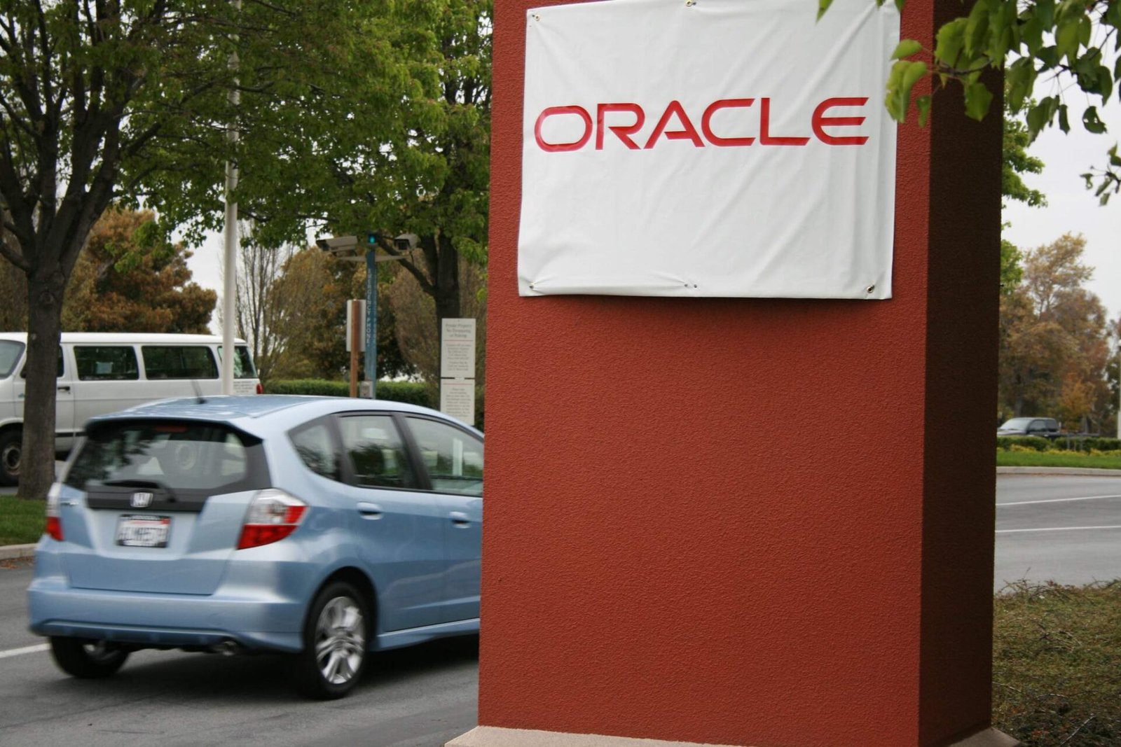 Oracle Down 50% in a Year Despite 30% Revenue Growth and $664 Billion Backlog