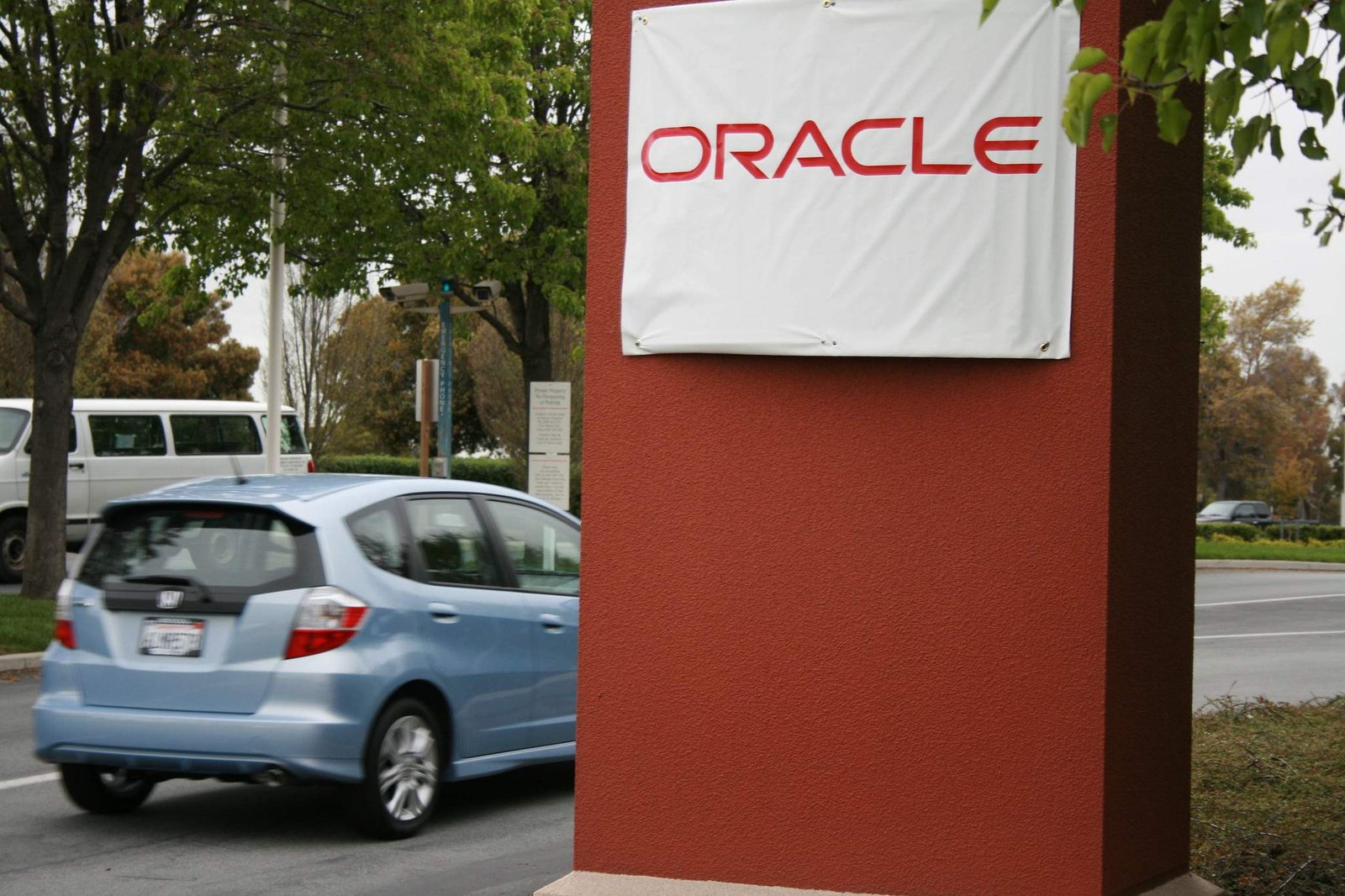 Oracle Down 50% in a Year Despite 30% Revenue Growth and $664 Billion Backlog