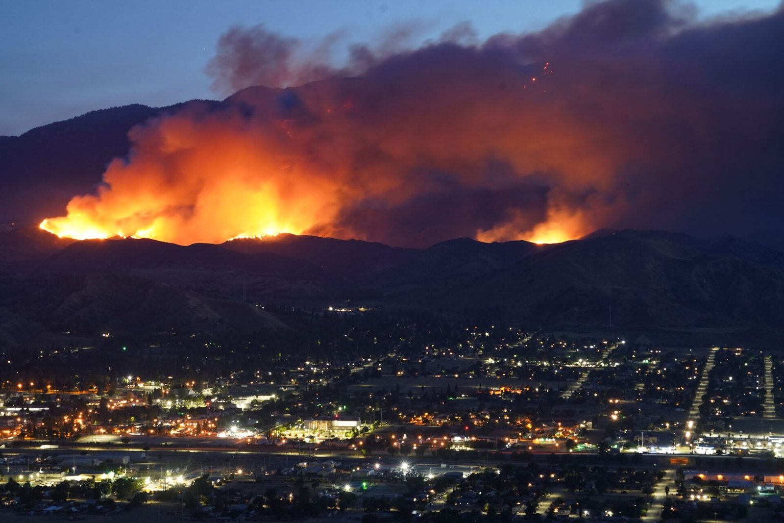PG&E Sinks 18%, Edison Falls 23% as California Wildfire Bill Omits Liability Cap